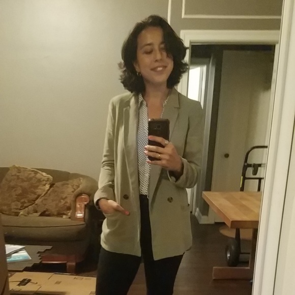 Meet your Posher, Hannah - Picture 1 of 1